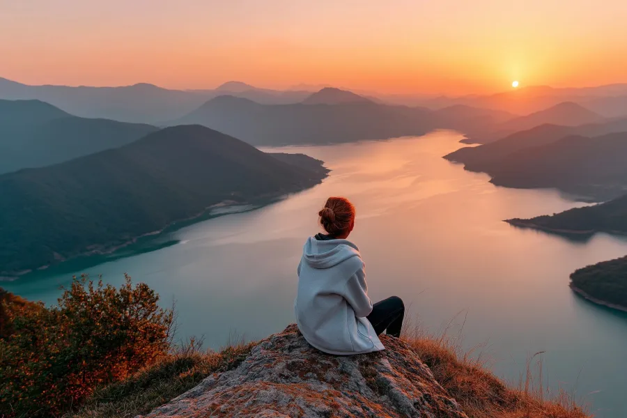 Solo woman travel safety tips